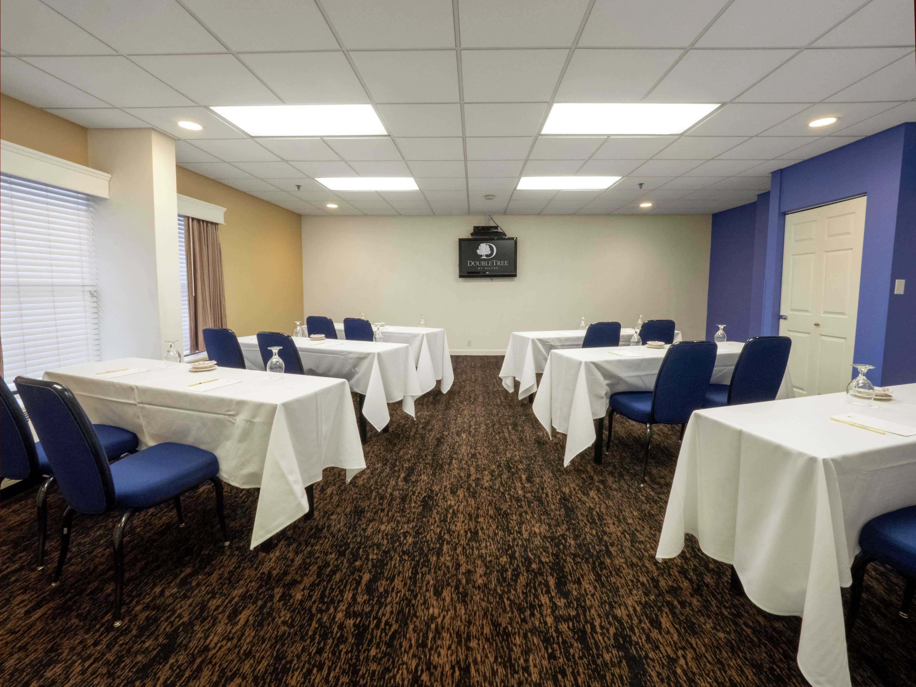 Doubletree By Hilton Buffalo-Amherst Exterior photo