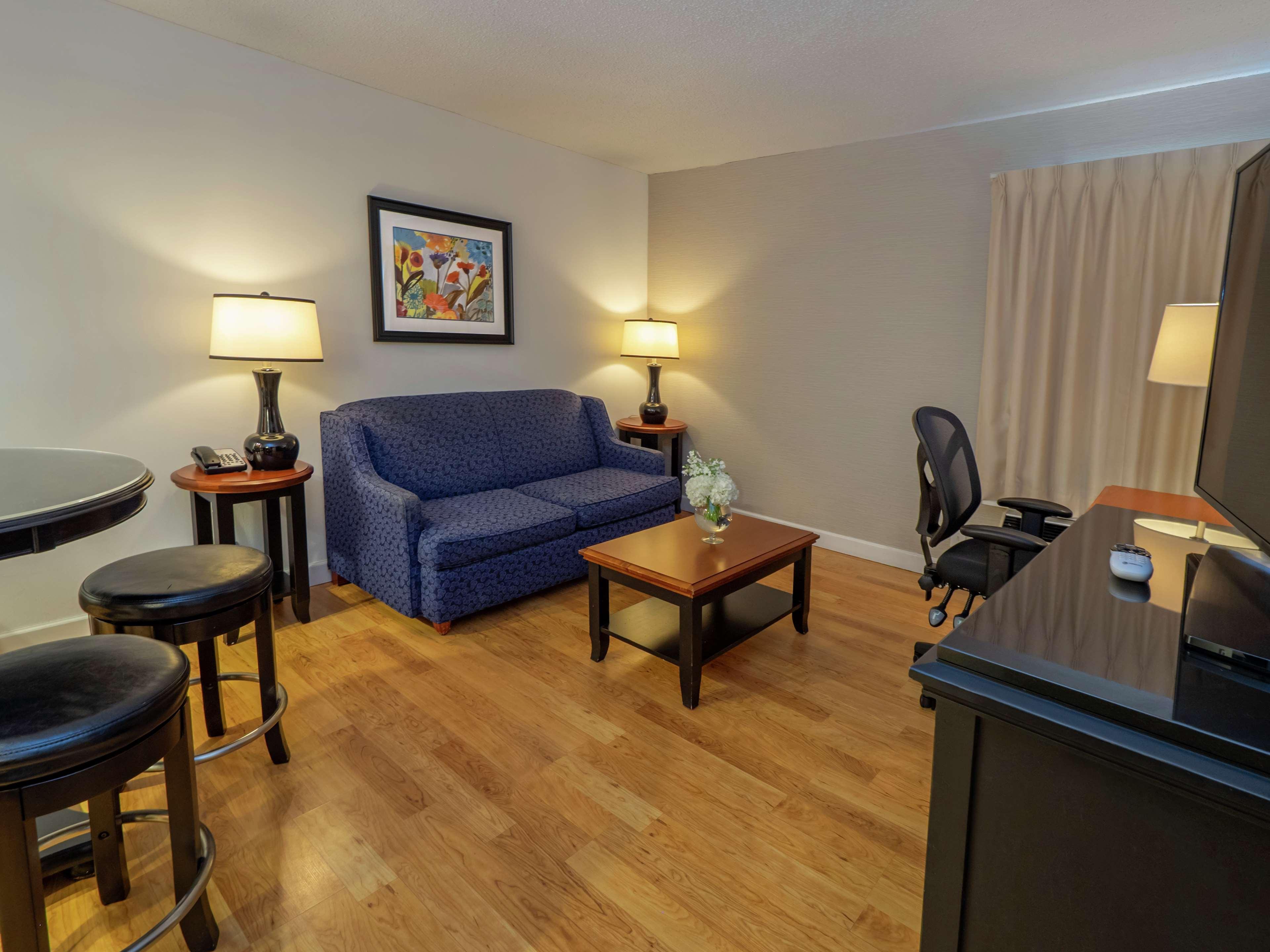 Doubletree By Hilton Buffalo-Amherst Exterior photo
